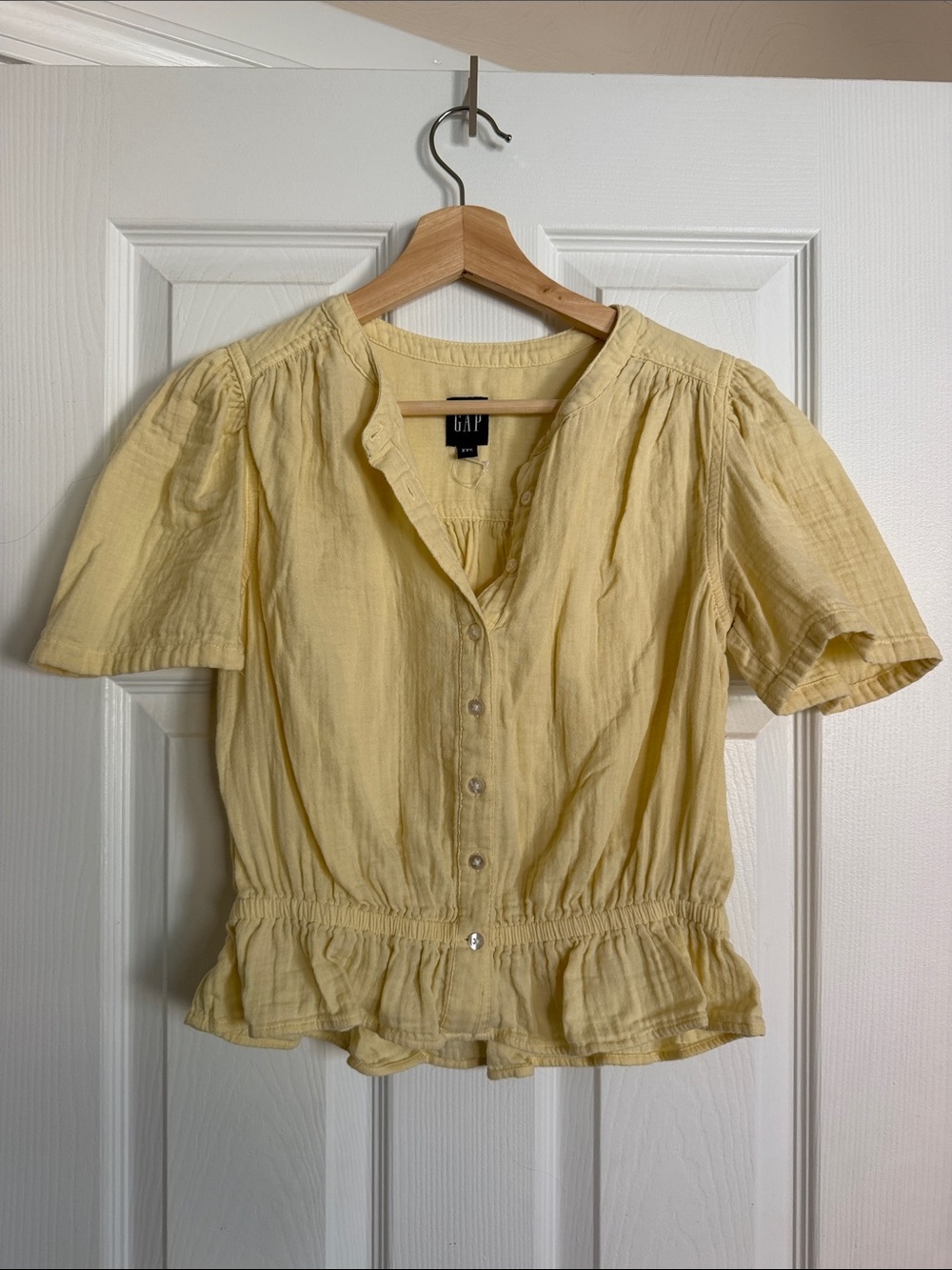 GAP Butter Yellow Short Sleeve Button-Front Peplum Top